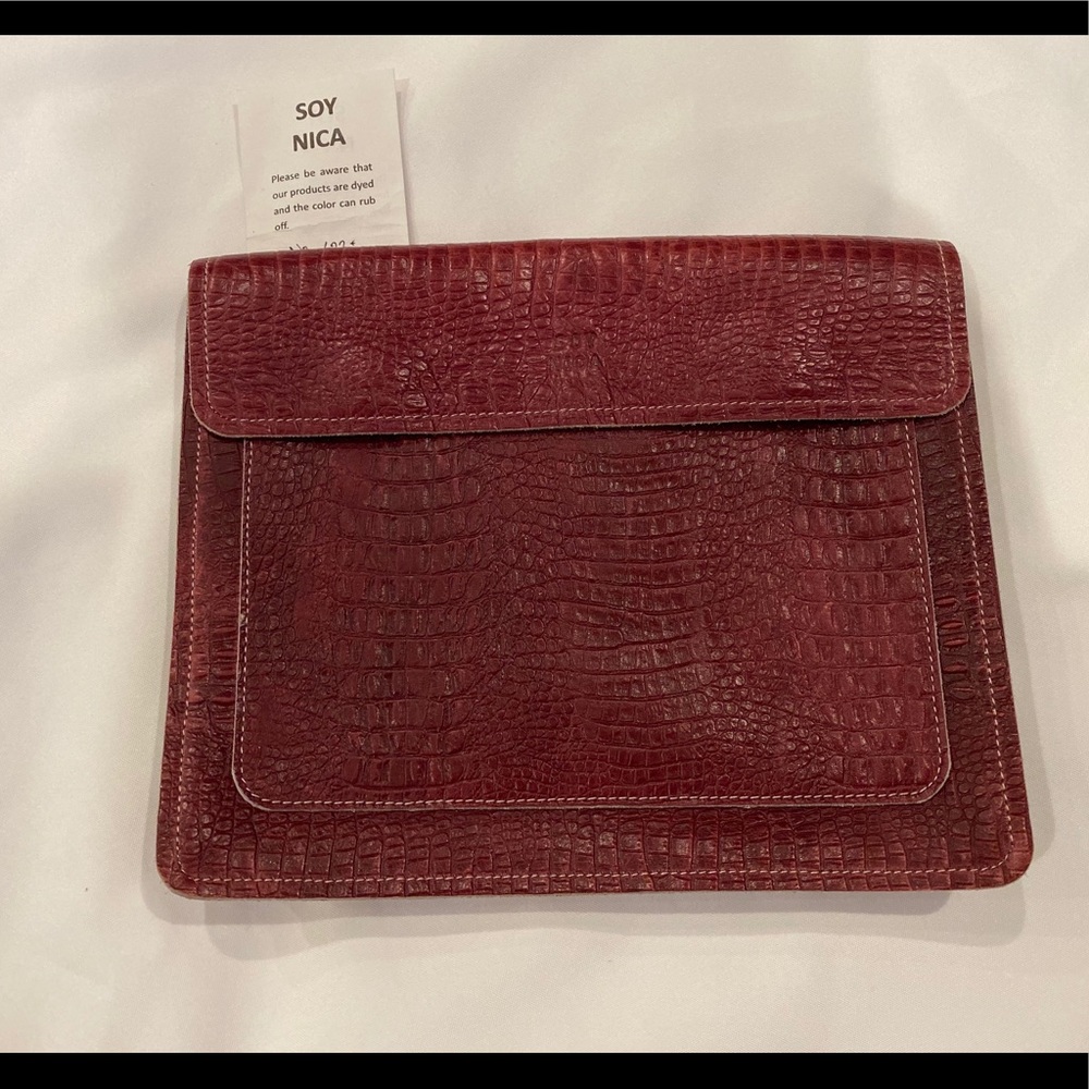 NWT Genuine Leather Pouch/Clutch Soy Nica